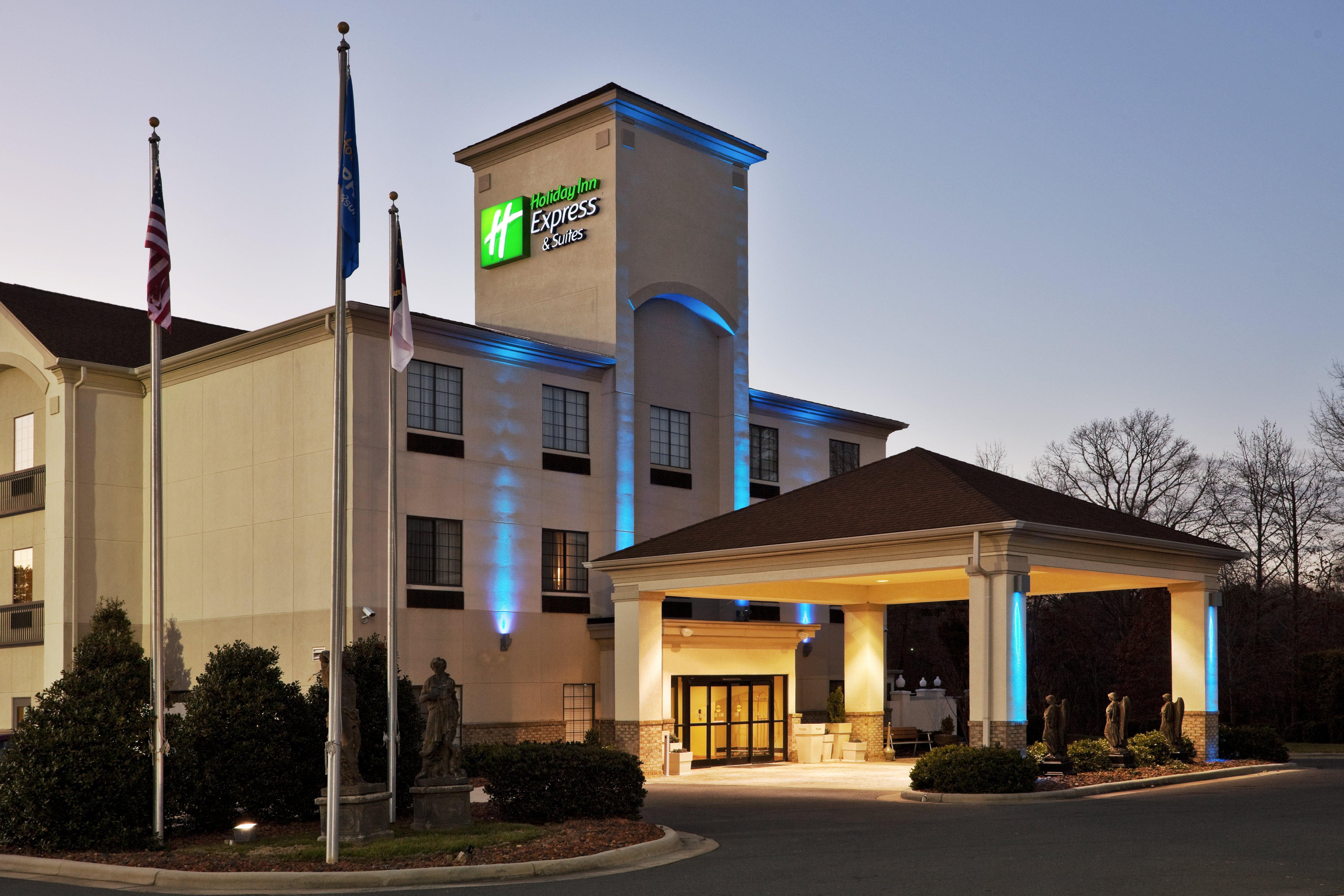Holiday Inn Express & Suites Albemarle Exterior photo